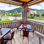 Hotel Tripic, Restaurant And Pizzeria