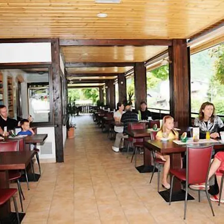 Tripic, Restaurant And Pizzeria ホテル 3*