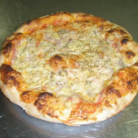 Tripic, Restaurant And Pizzeria ホテル 3*