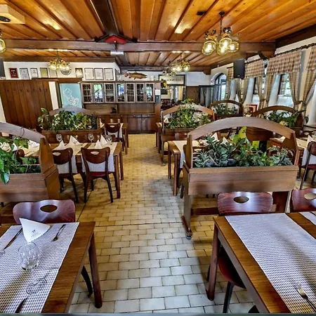 ホテル Tripic, Restaurant And Pizzeria