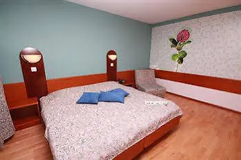 Hotel Tripic, Restaurant And Pizzeria