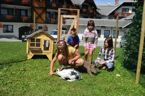 Tripic, Restaurant And Pizzeria 酒店 3*