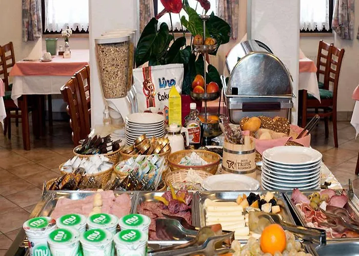 Tripic, Restaurant And Pizzeria Отель Бохинь