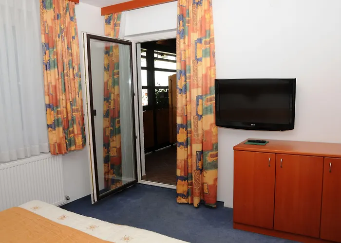 Отель Tripic, Restaurant And Pizzeria 3*