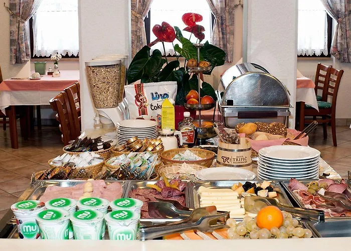 Tripic, Restaurant And Pizzeria Отель