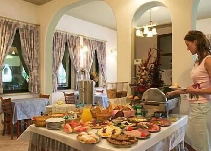 Отель Tripic, Restaurant And Pizzeria 3*