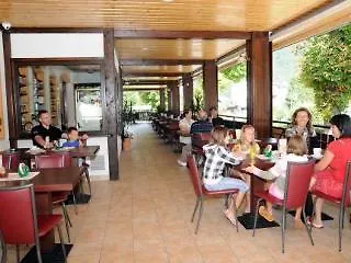 Tripic, Restaurant And Pizzeria 酒店