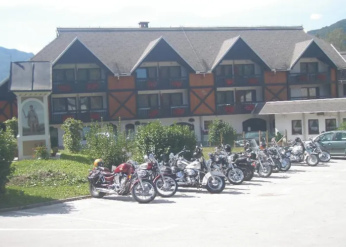 Tripic, Restaurant And Pizzeria Бохинь