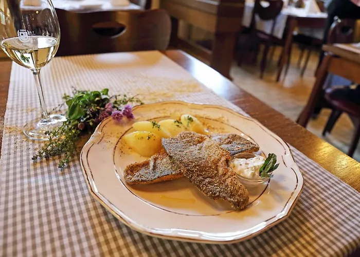 Tripic, Restaurant And Pizzeria 酒店 3*